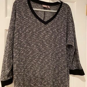 Chico’s Marbled Black and White Tunic Sweater Size 3 (XL or 16 in US)
